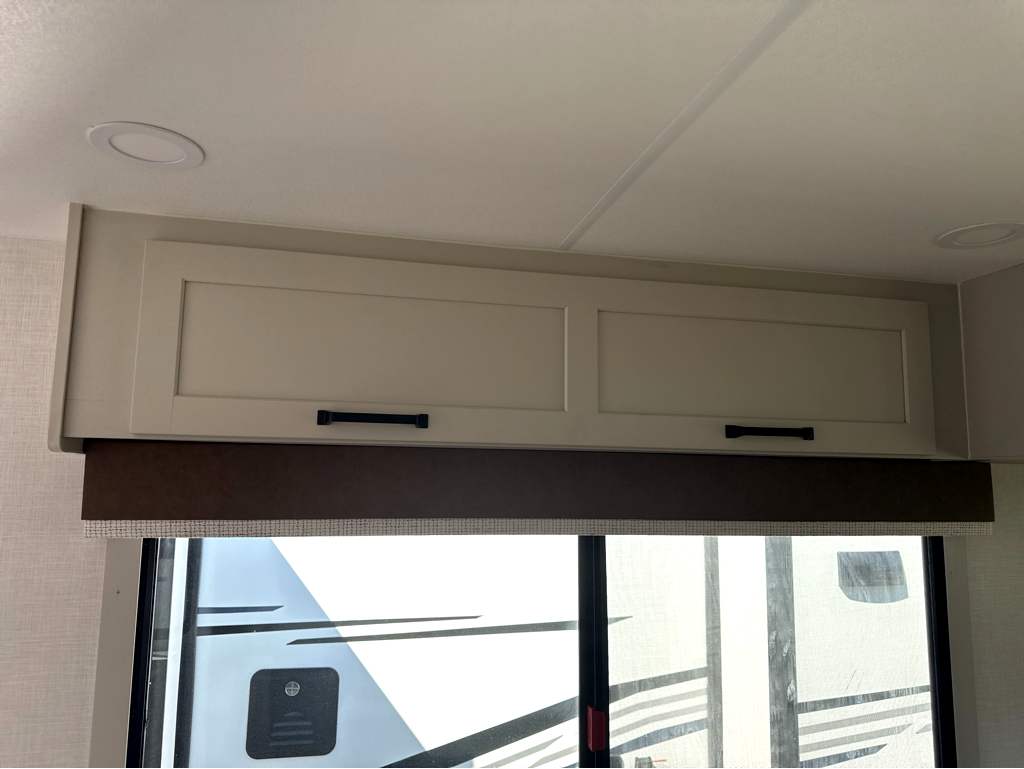 2027 VENTURE RV SPORTTREK 261VRL - Image 8