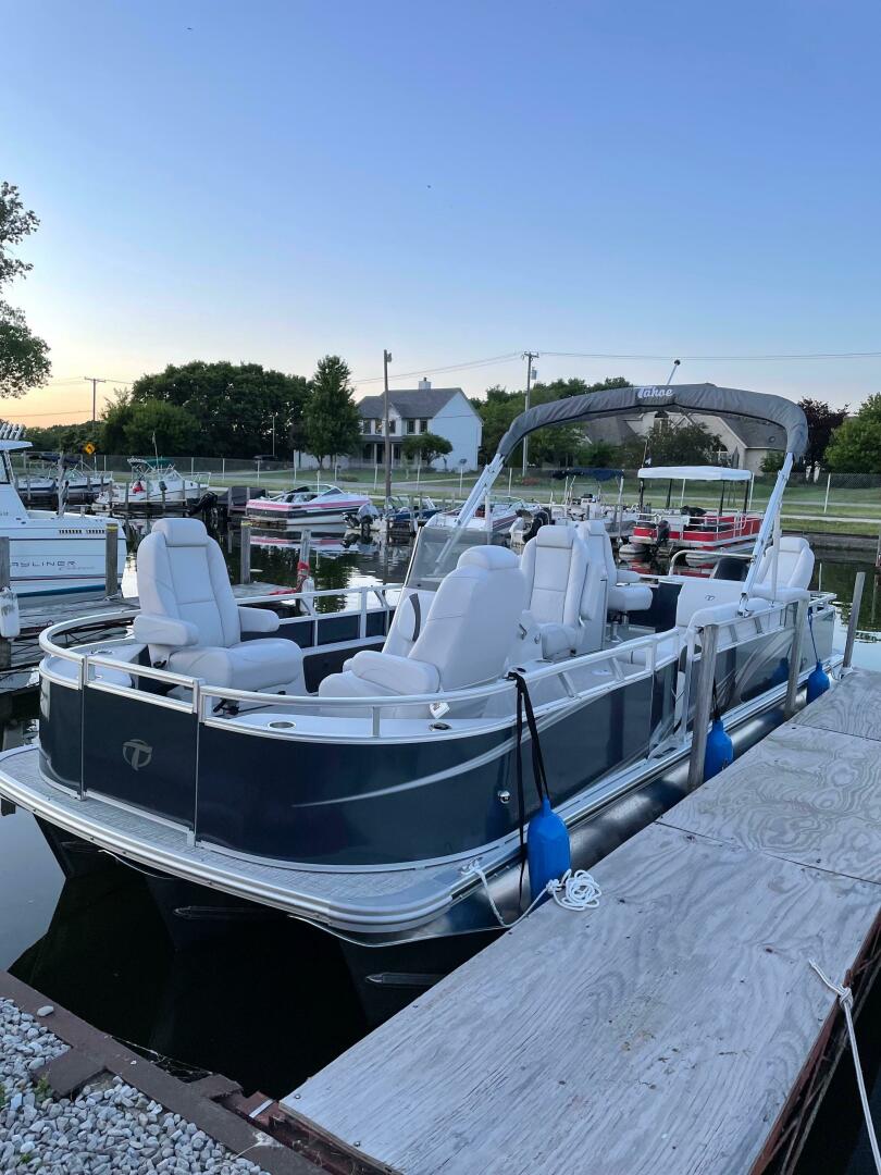 2022 Tahoe GT2585 Center Console Fishing Tritoon Base - Image 1