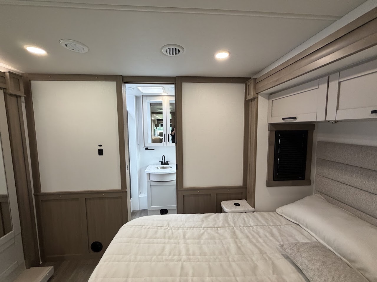 2027 JAYCO PRECEPT 36C - Image 48