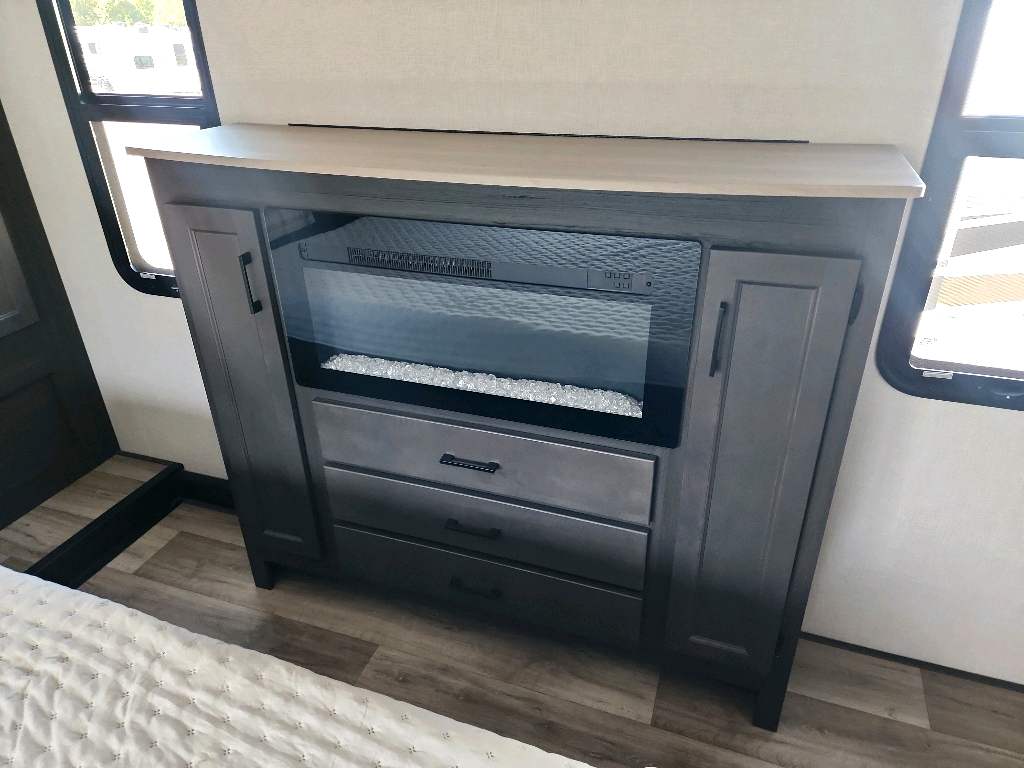 2025 VENTURE RV SPORTTREK 363VFR N/R - Image 19