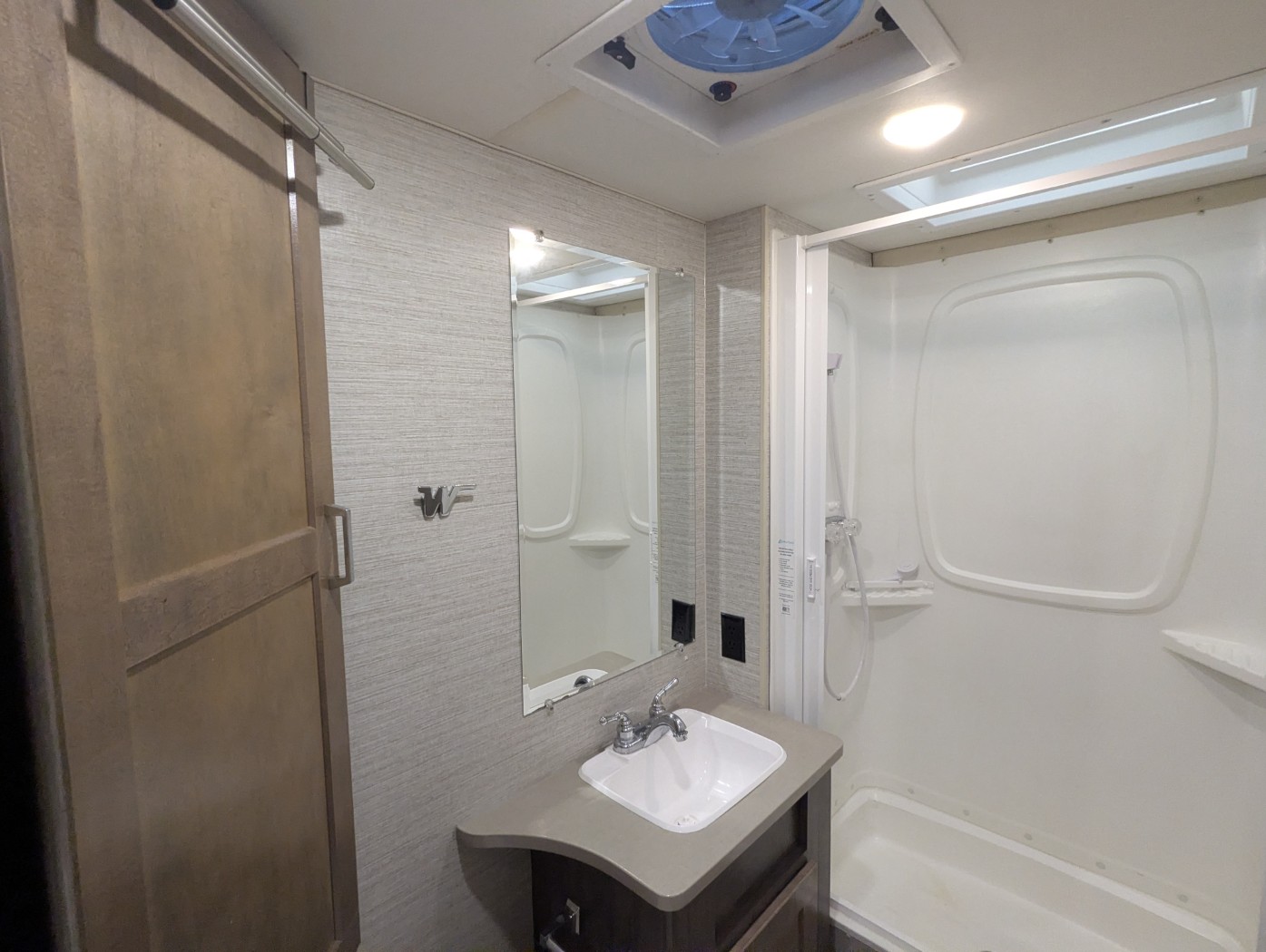 2022 Winnebago Minnie Winnie 22M - Image 25