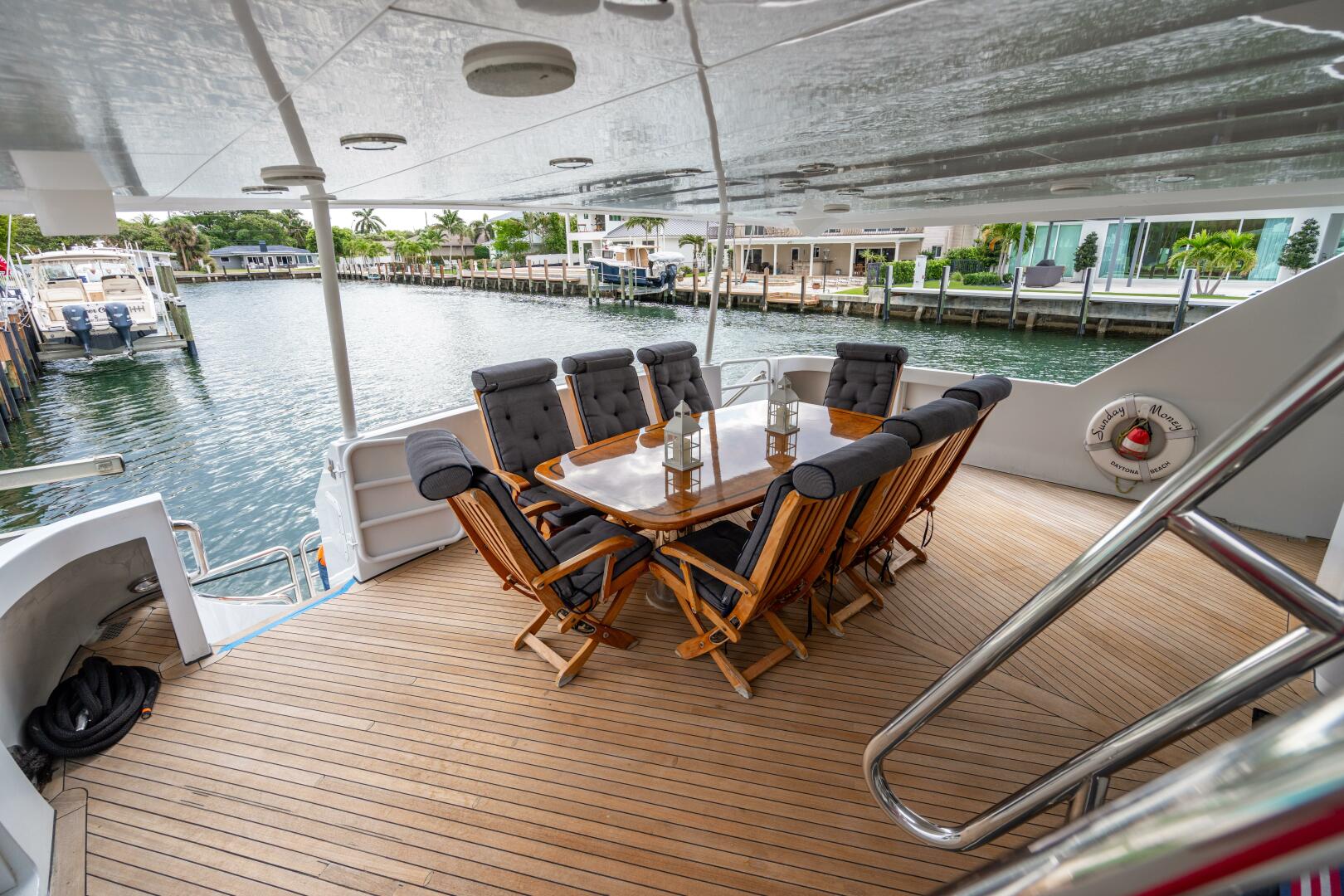 2001 Hatteras 100 Motor Yacht - Image 5