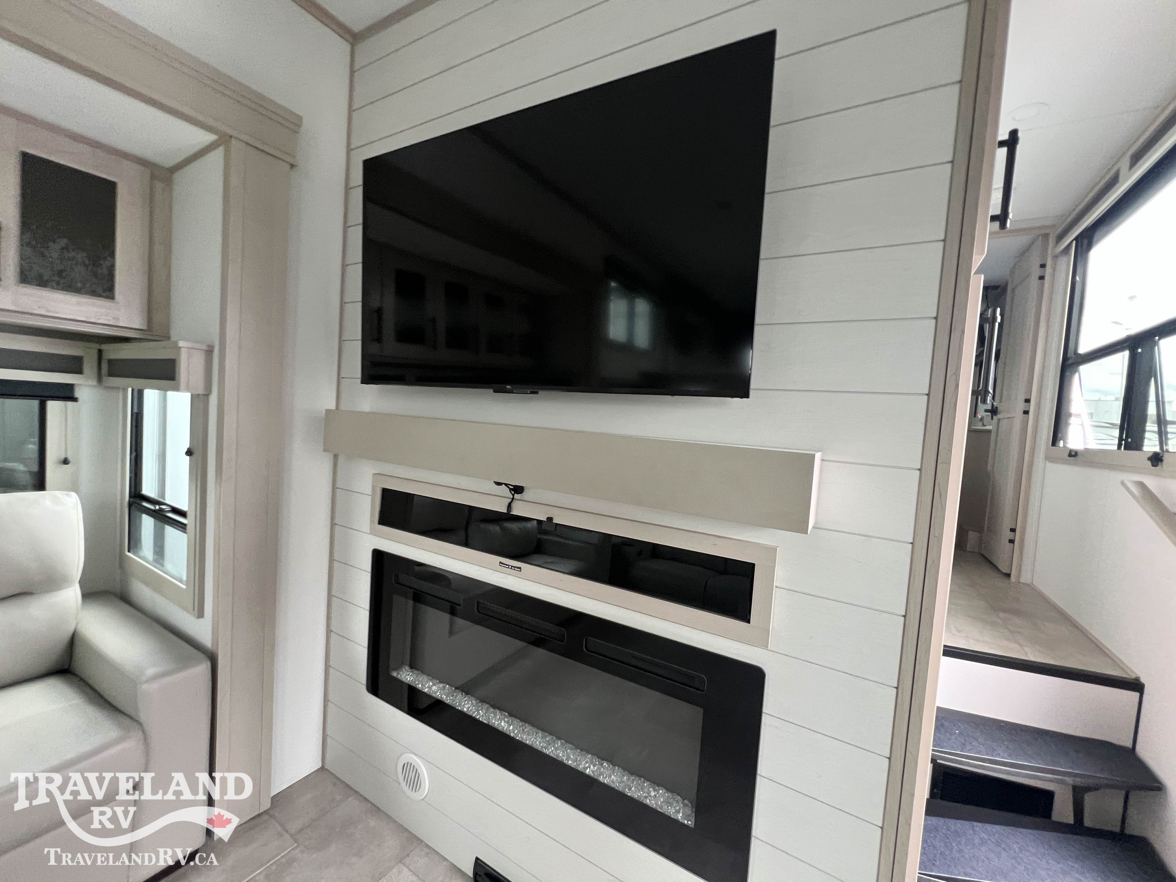 2025 Grand Design Solitude 390RK - Image 9