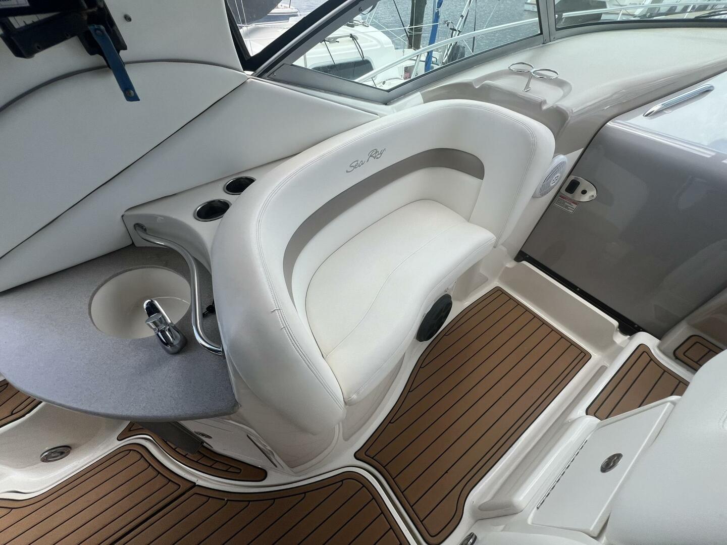 2003 Sea Ray 320 Sundancer - Image 27