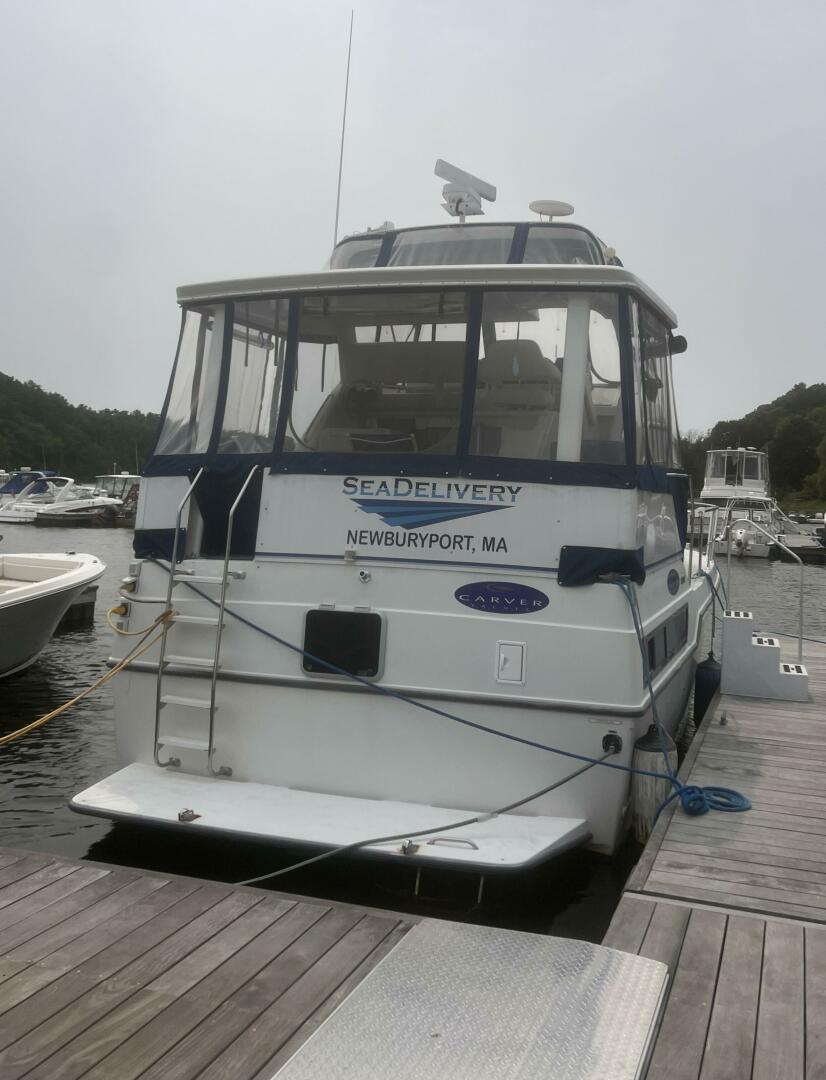 1994 Carver Aft Cabin Motor Yacht - Image 7