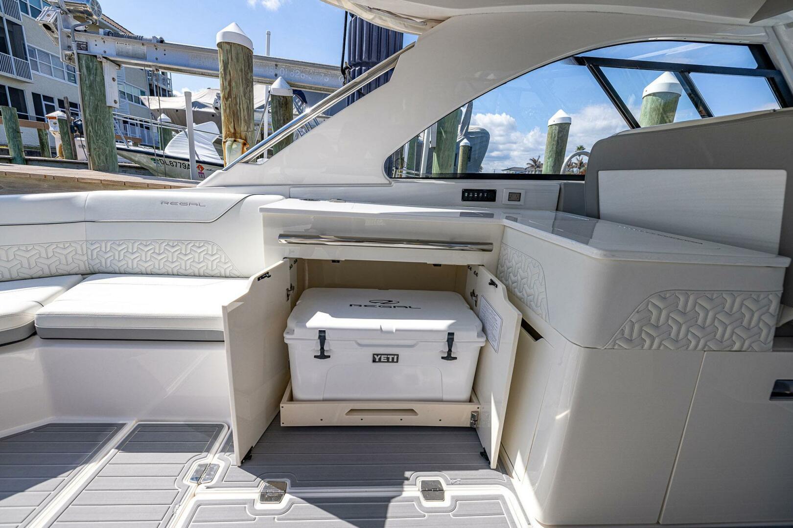 2022 Regal LX 36 - Image 38
