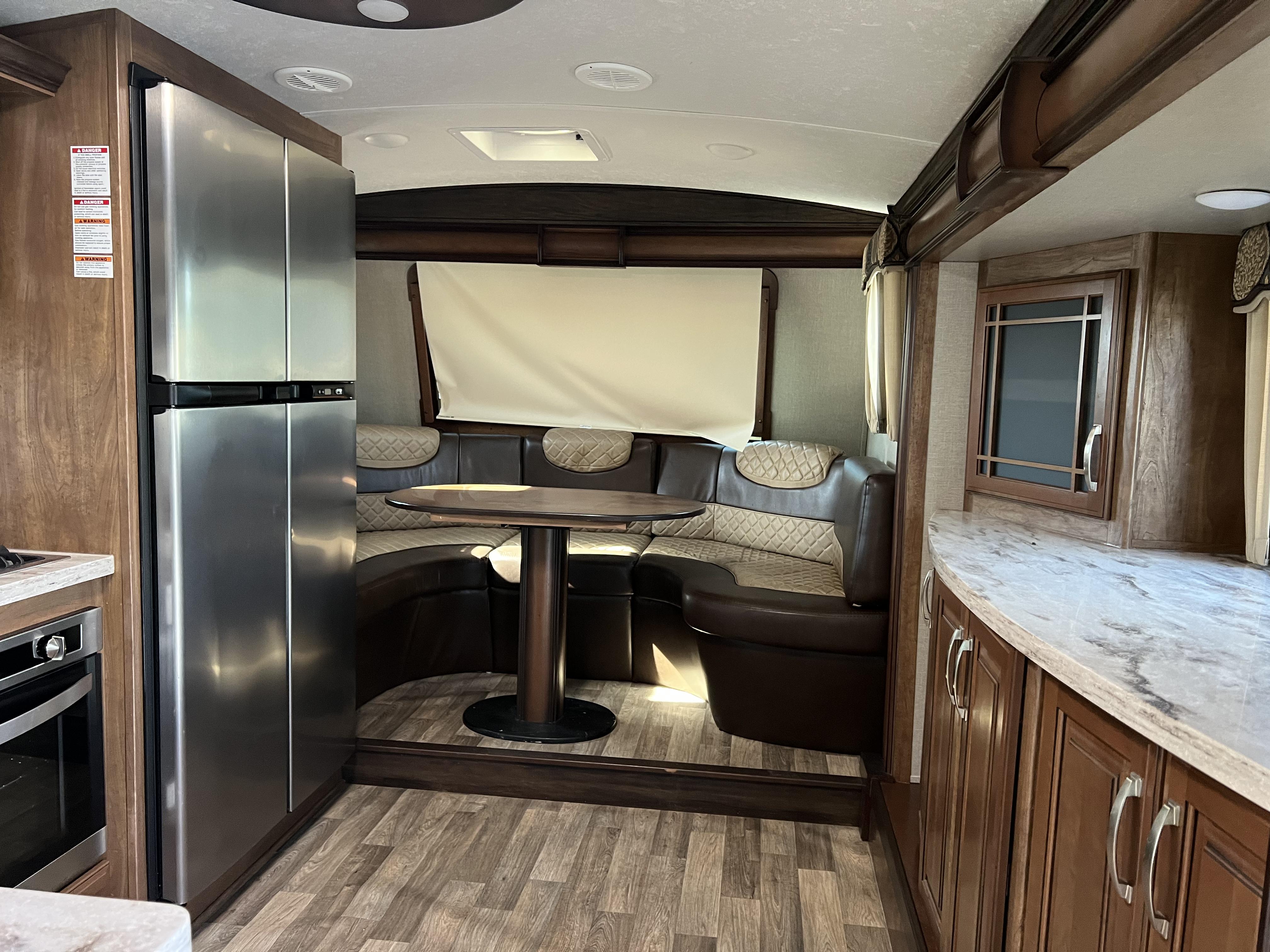 2018 Keystone Montana 3820FK - Image 5