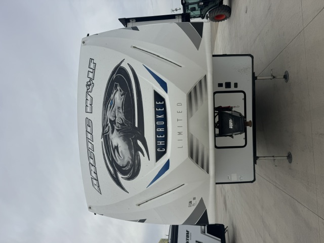 2022 Forest River Cherokee Arctic Wolf 3880 SUITE - Image 8