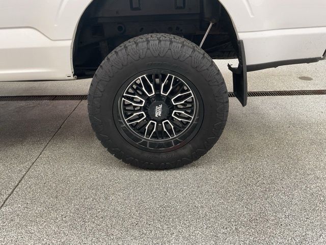2022 Ford F150 Crew Cab XLT 4WD - Image 10