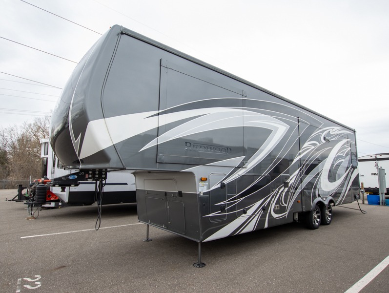 2023 CrossRoads Redwood 3401RL - Image 2