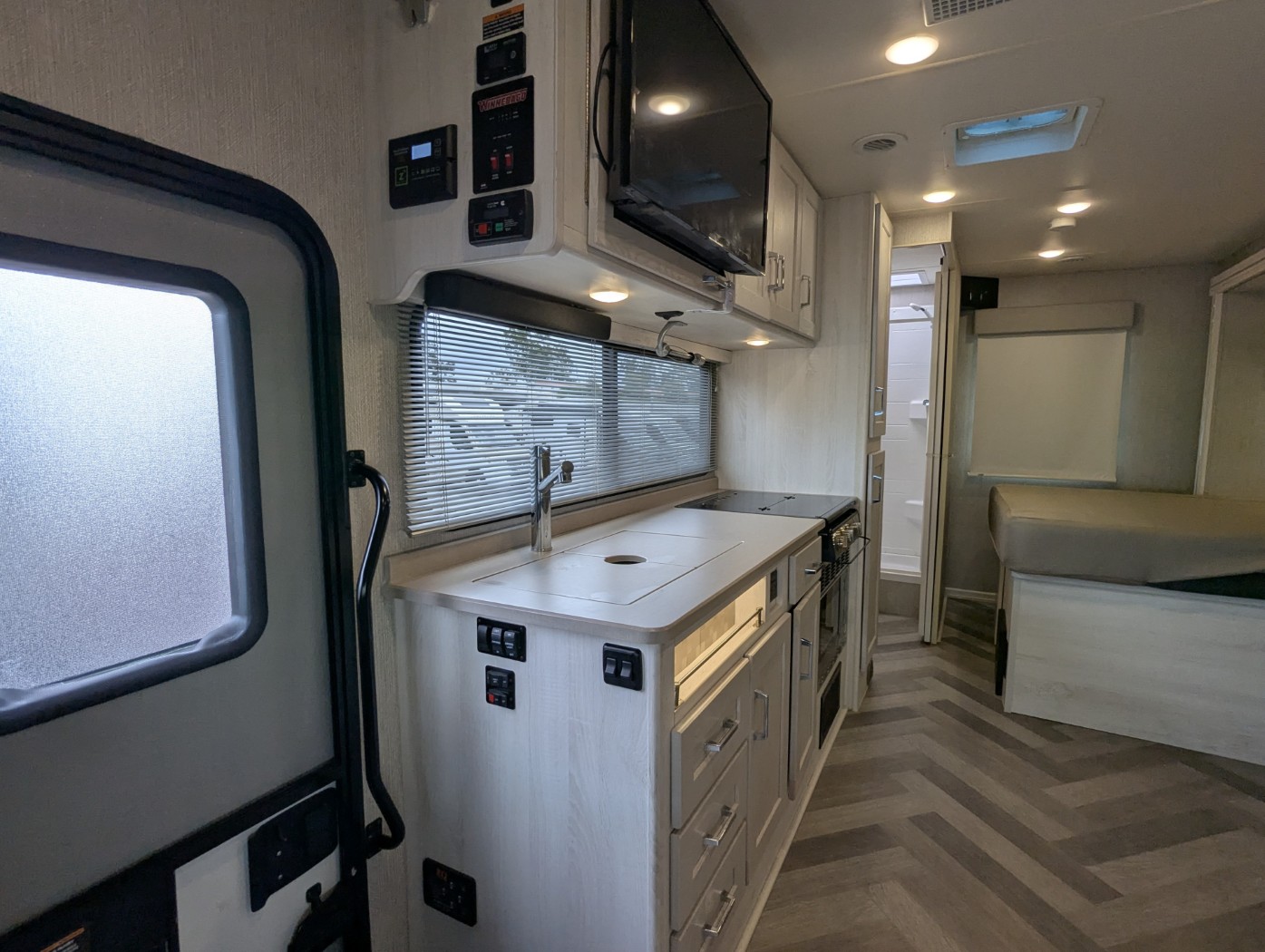 2024 Winnebago Vita 24P - Image 11