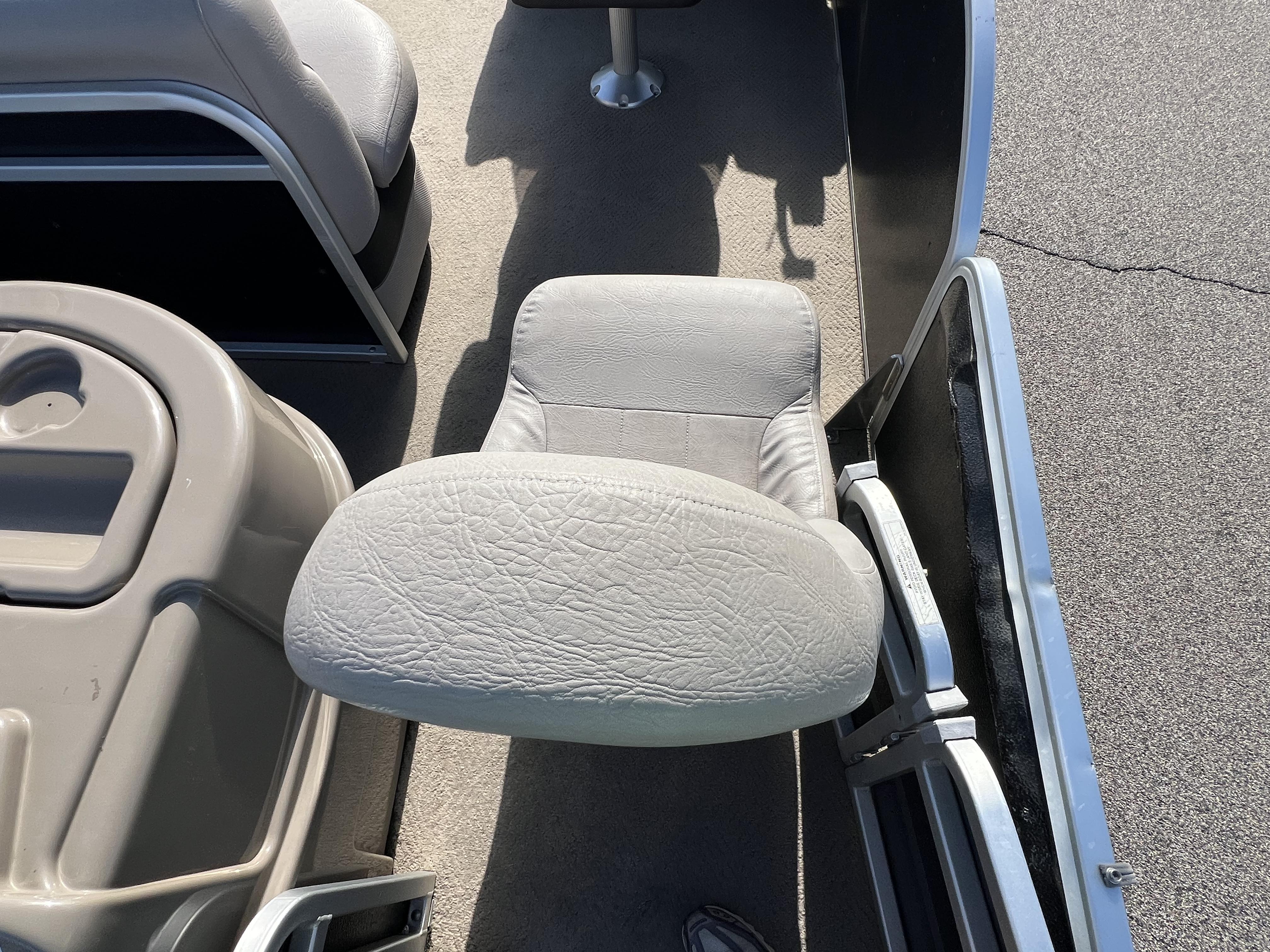 2012 PREMIER 201 EXPLORER - Image 11