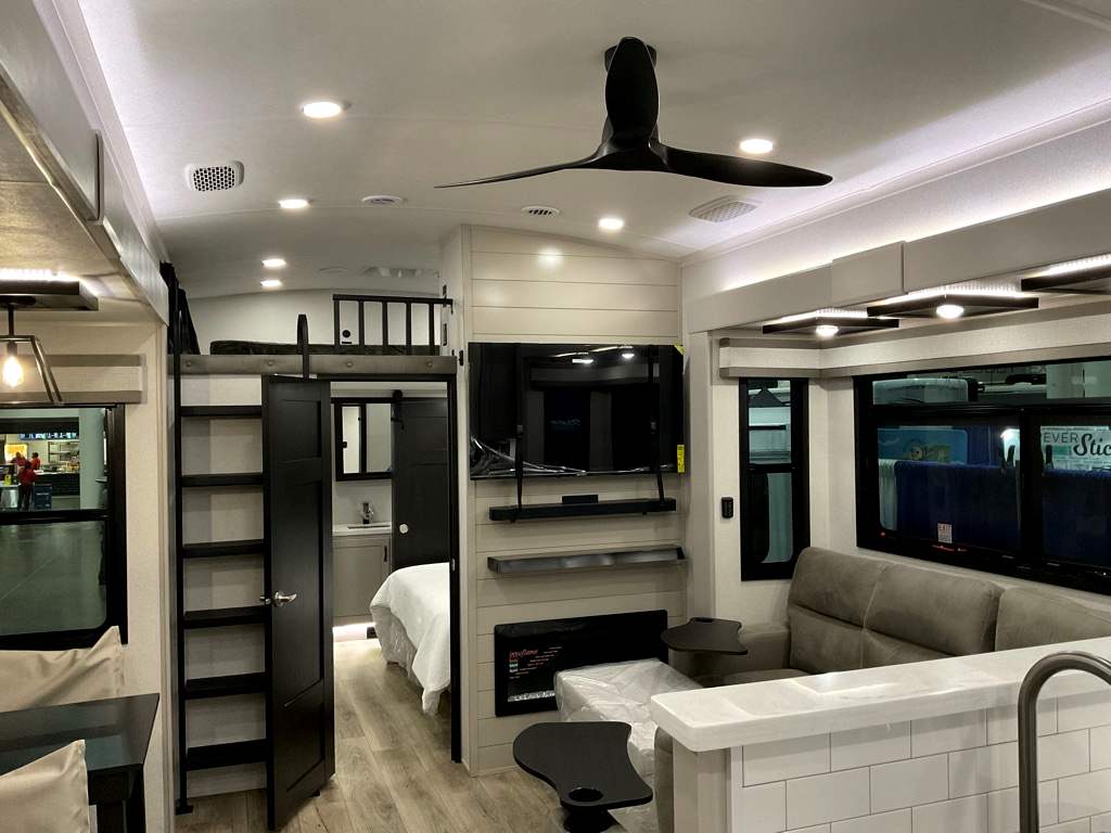 2026 JAYCO NORTH POINT 395 DSDB - Image 13