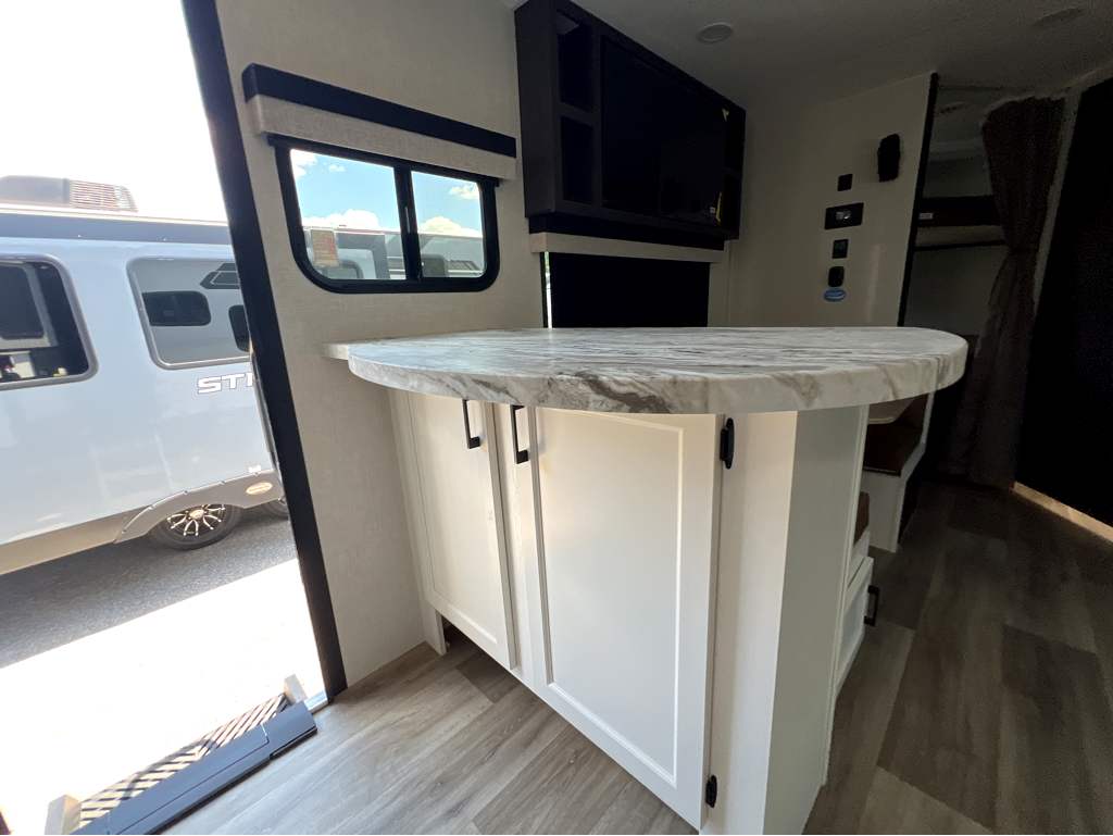 2026 VENTURE RV STRATUS 302VBH - Image 19