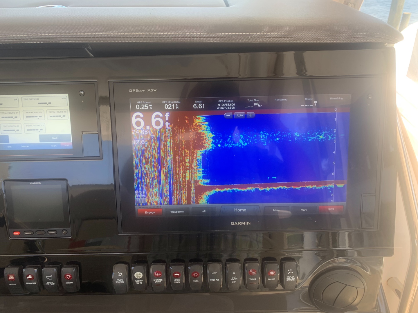 2017 Pursuit S 408 - Image 18