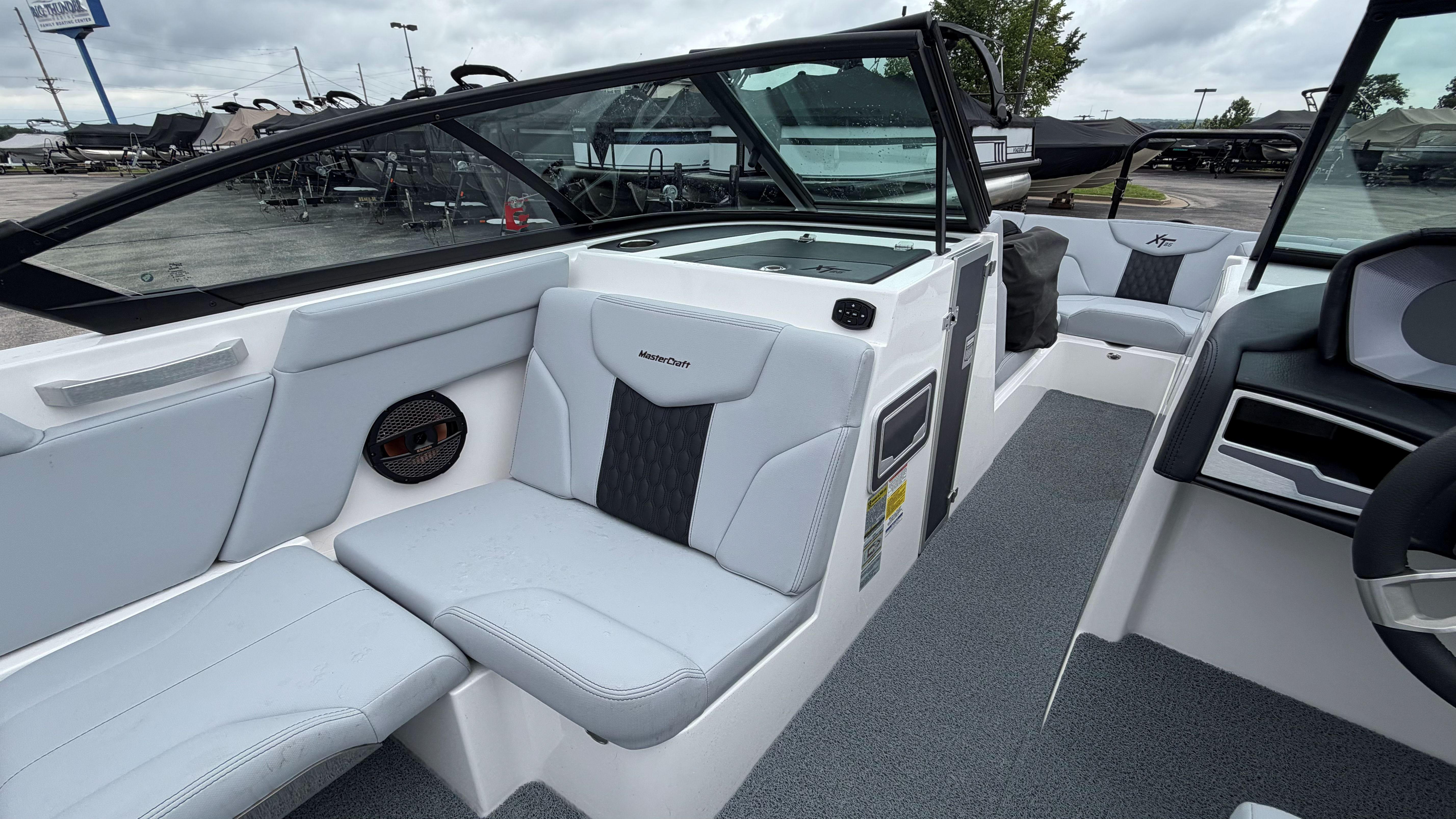 2024 MasterCraft XT25 - Image 53