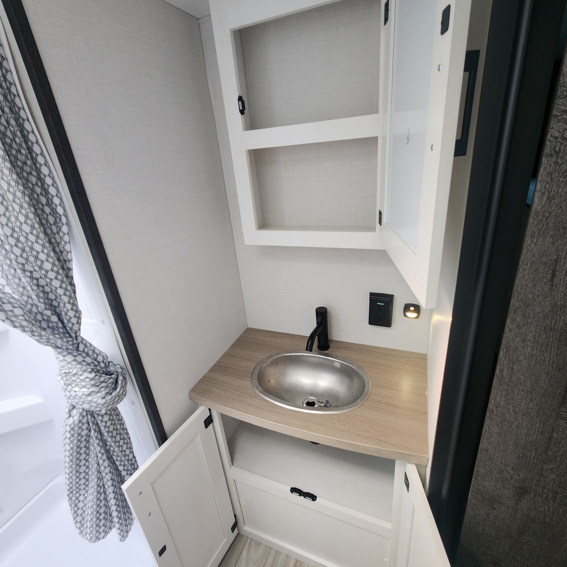 2026 VENTURE RV SIENNA 293VIK - Image 36