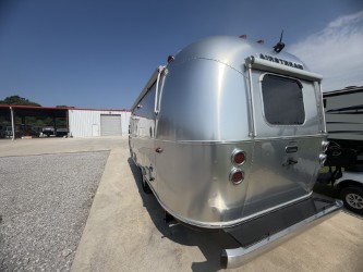 2022 AIRSTREAM CARAVEL 22FB - Image 20