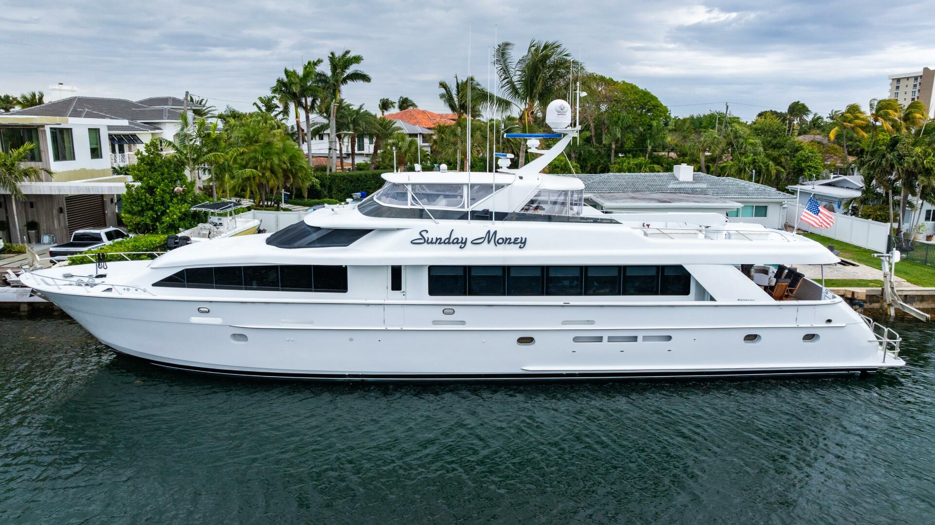 2001 Hatteras 100 Motor Yacht - Image 3