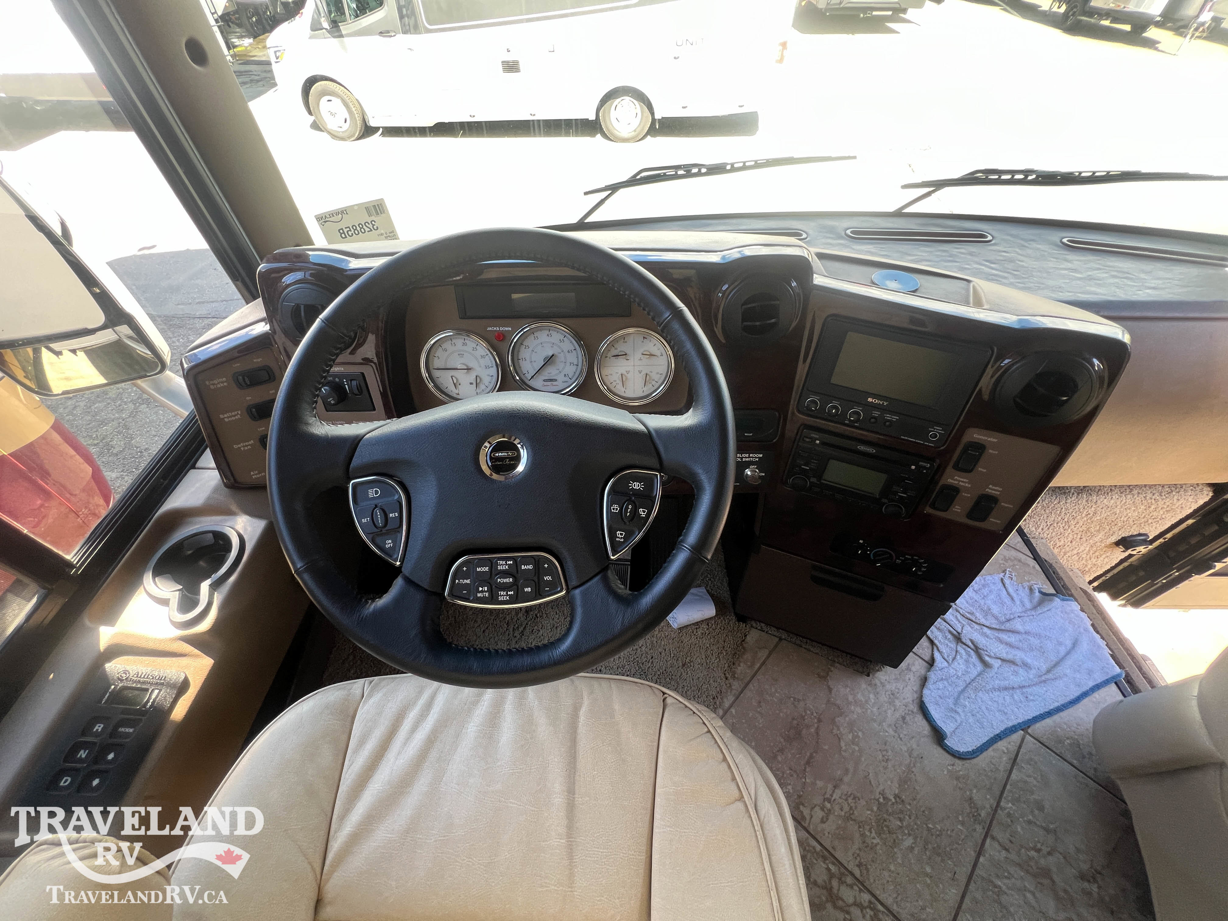 2011 Itasca Ellipse 40CD - Image 7