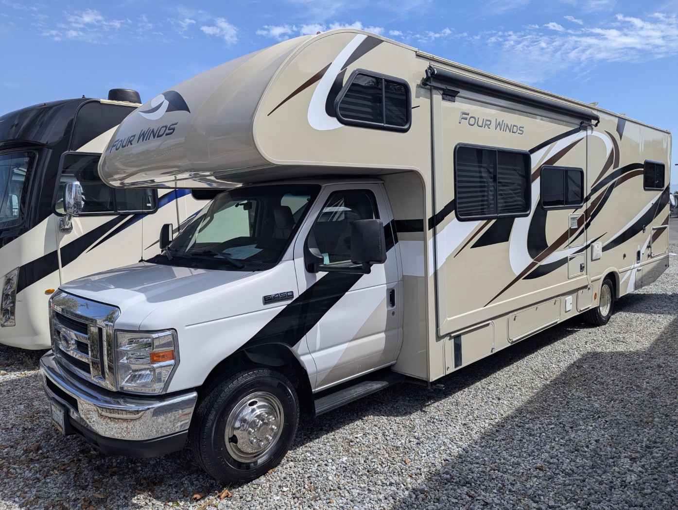 2020 Thor Motor Coach Four Winds 31E - Image 3
