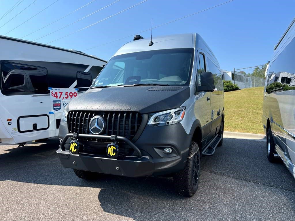 2026 AIRSTREAM INTERSTATE 19X - Image 2
