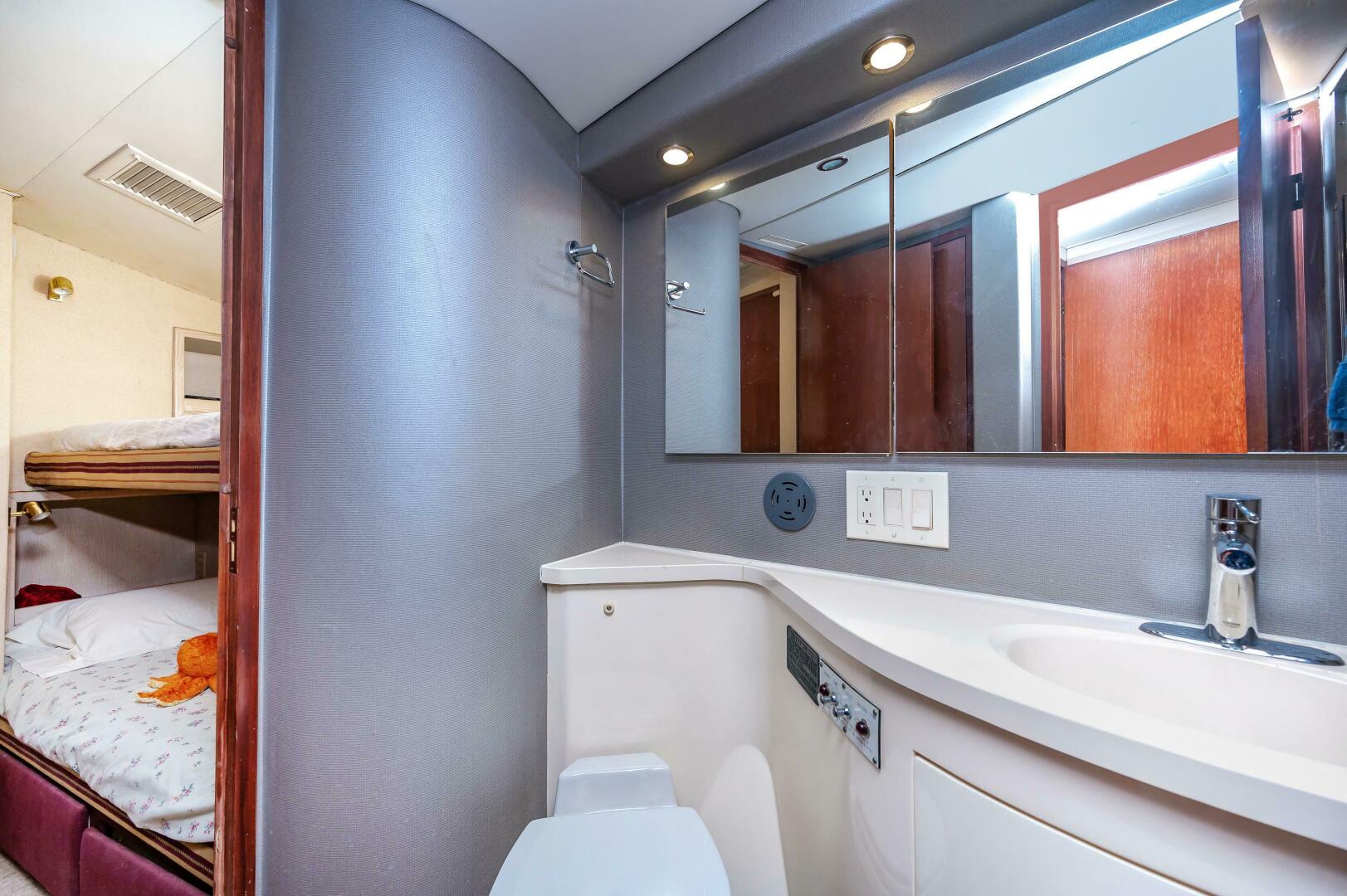 1992 Hatteras 50 Convertible - Image 30