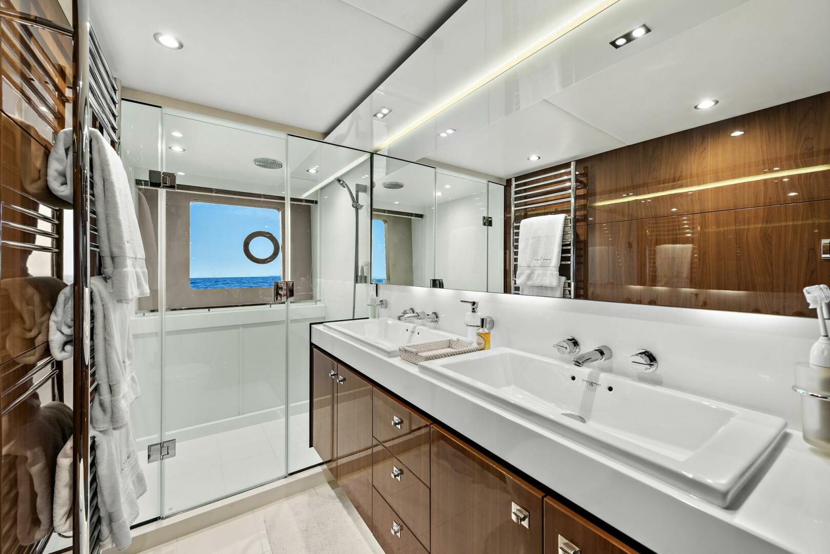 2015 Princess 72 Motoryacht - Image 32