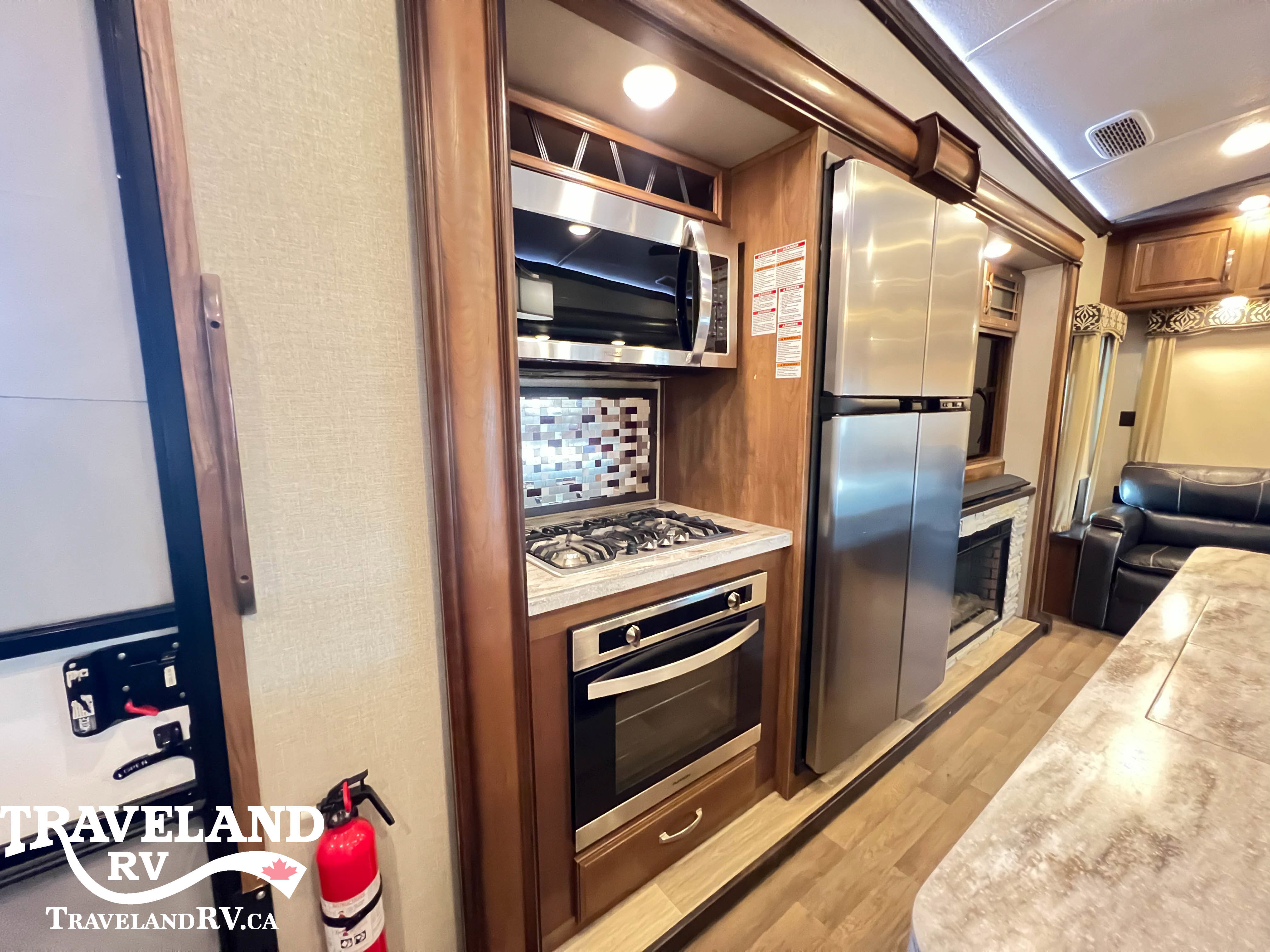 2018 KEYSTONE MONTANA 3160RL LEGACY EDITION - Image 12