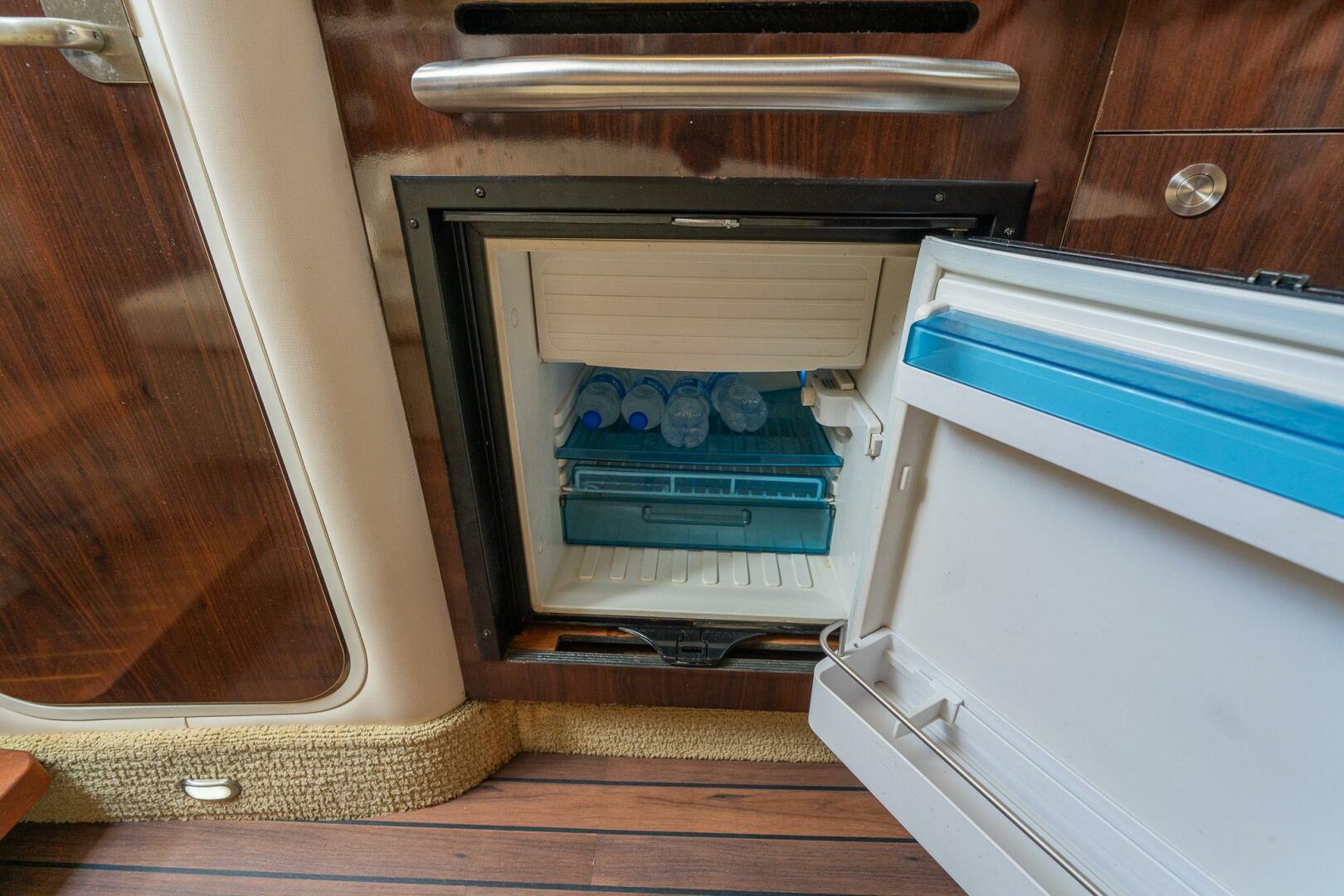 2016 Sea Ray 330 Sundancer - Image 45