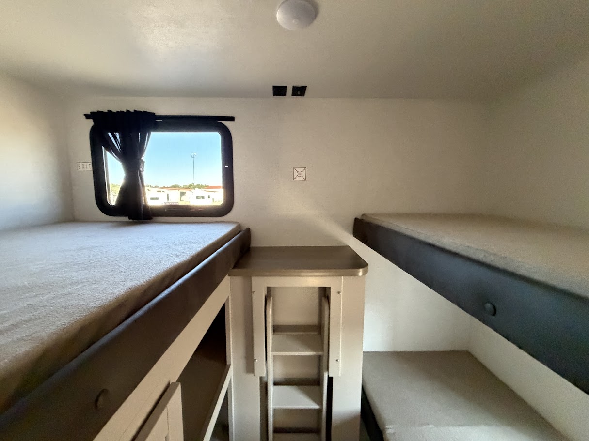 2027 JAYCO JAY FLIGHT 295TBS - Image 24