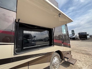 2014 Coachmen Cross Country 404RB - Image 10