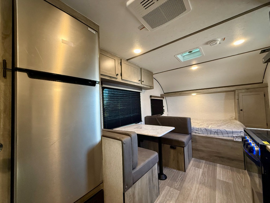 2027 Sun Lite 21DB - Image 11