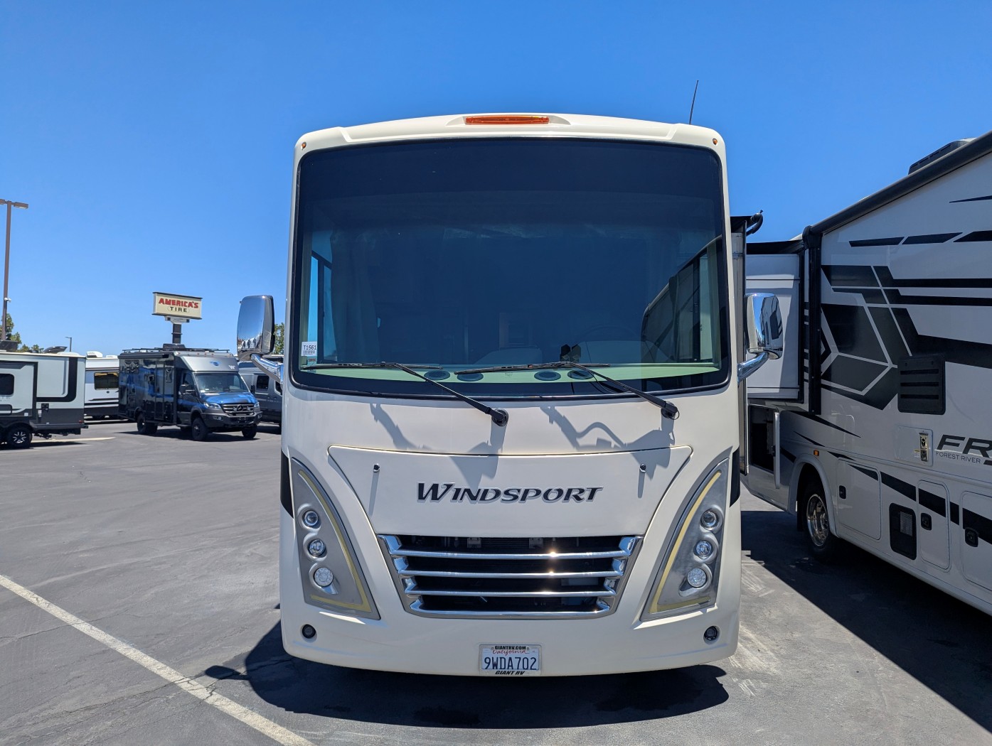 2022 Thor Motor Coach Windsport 35M - Image 2