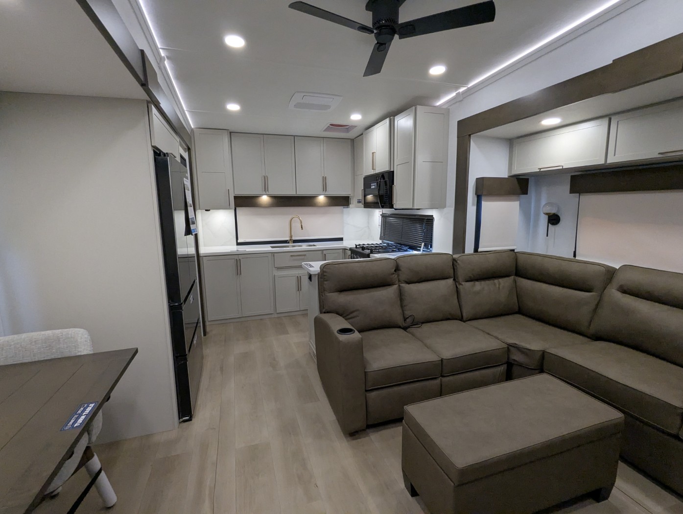 2027 Alliance RV Paradigm 312RK - Image 40