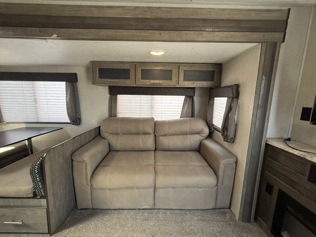 2019 Forest River Vibe 26RK - Image 9