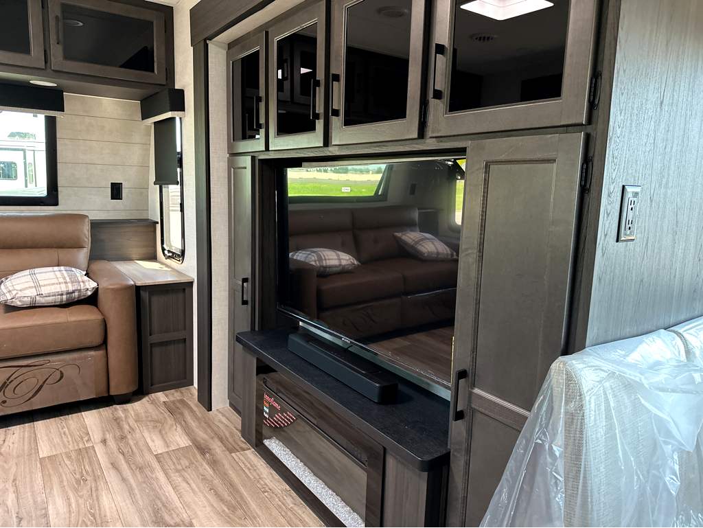 2026 VENTURE RV SPORTTREK 333VMI - Image 10