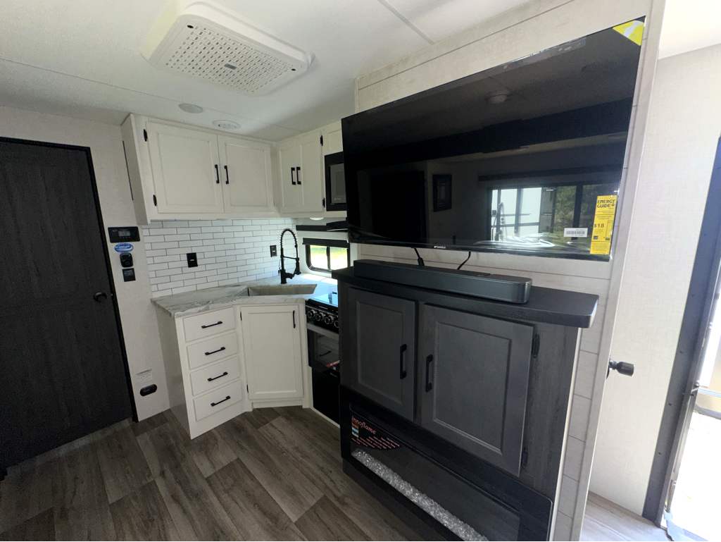 2026 VENTURE RV SPORTTREK 261VBH - Image 10