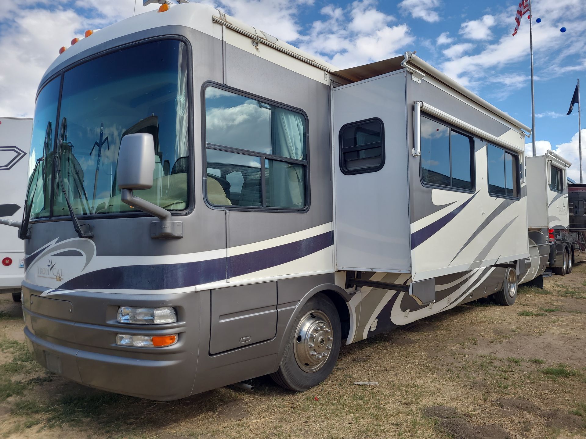 2005 National Tropical 396LX - Image 9