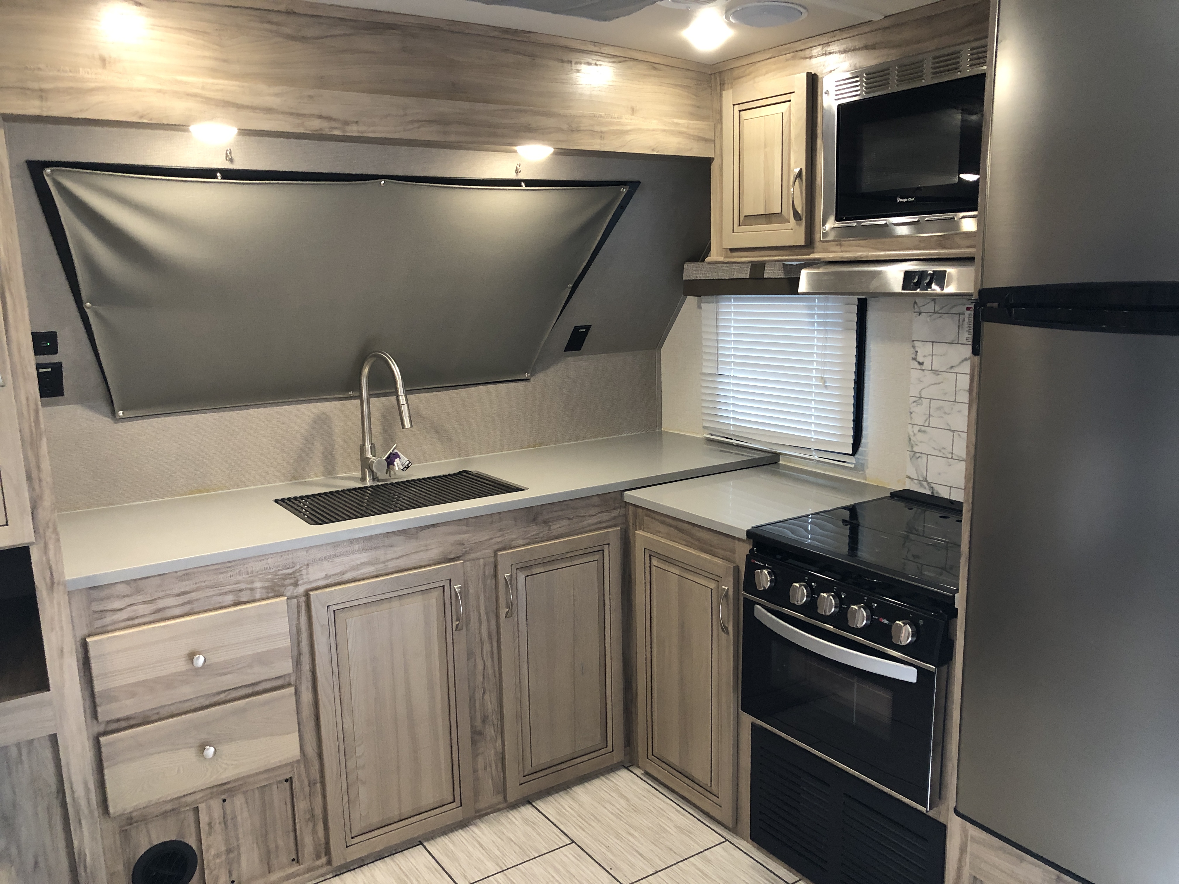 2020 Forest River PALOMINO 260FKBS - Image 14