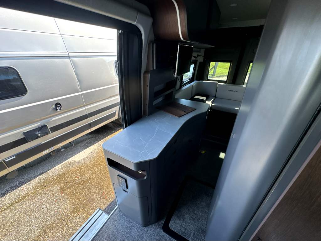 2027 GRAND DESIGN LINEAGE SERIESVP LVP2 - Image 12