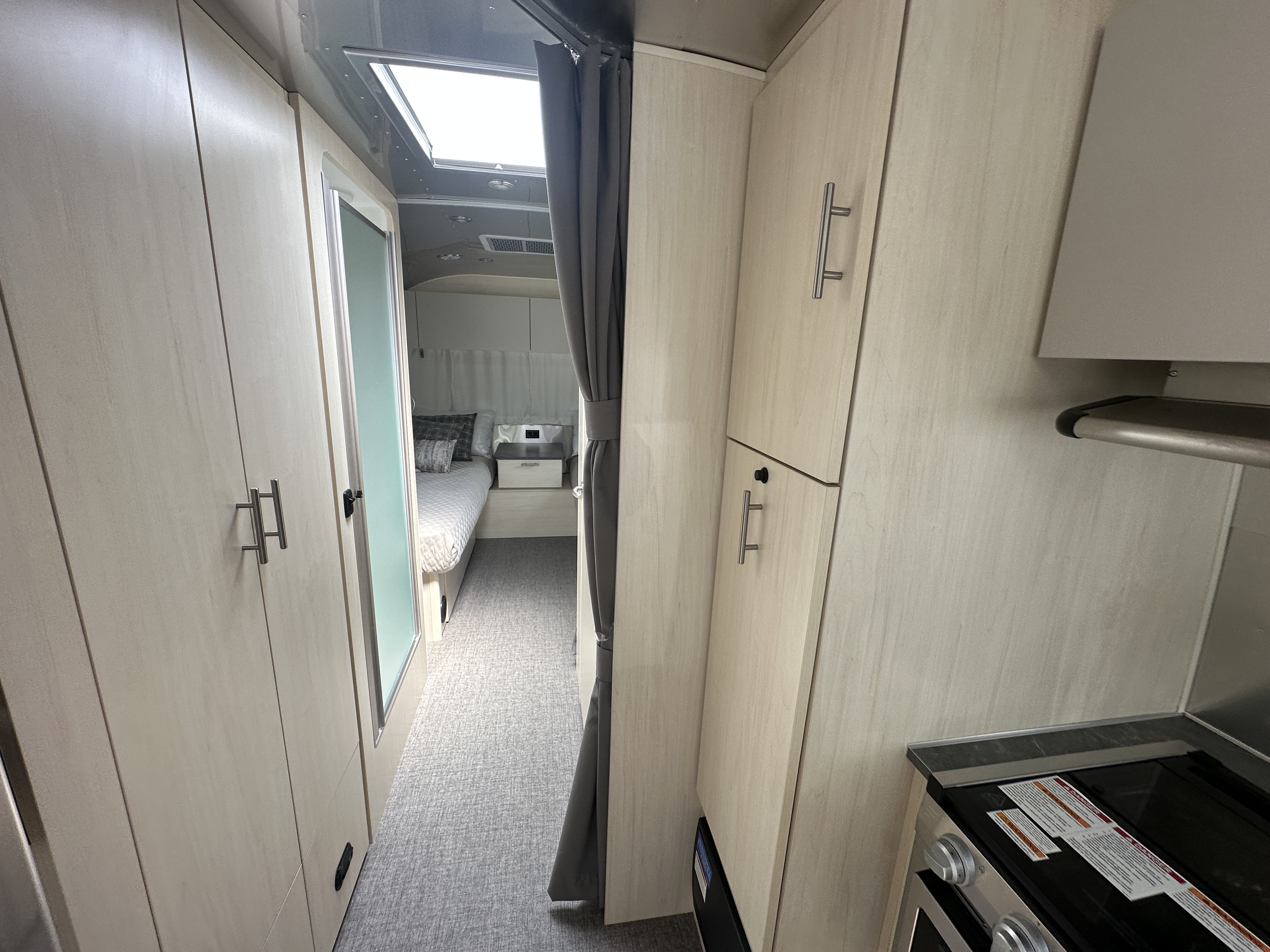 2026 Airstream Flying Cloud 27FB - Image 12