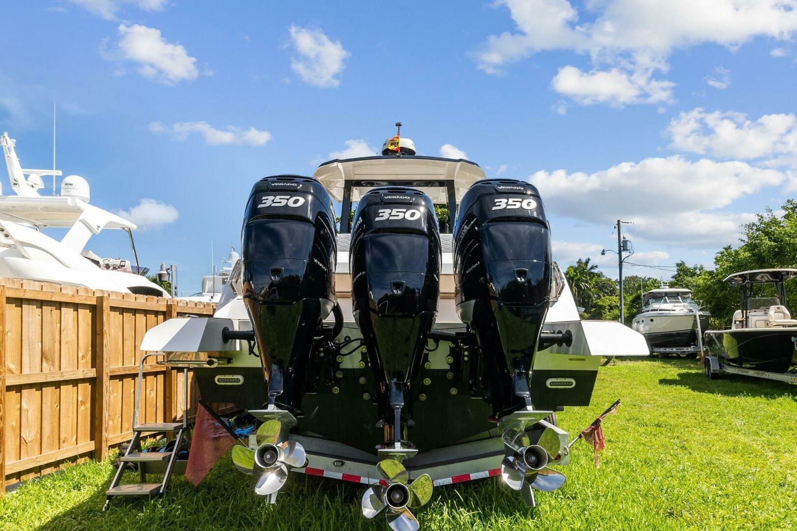 2023 Astondoa 377 Coupe Outboard - Image 8