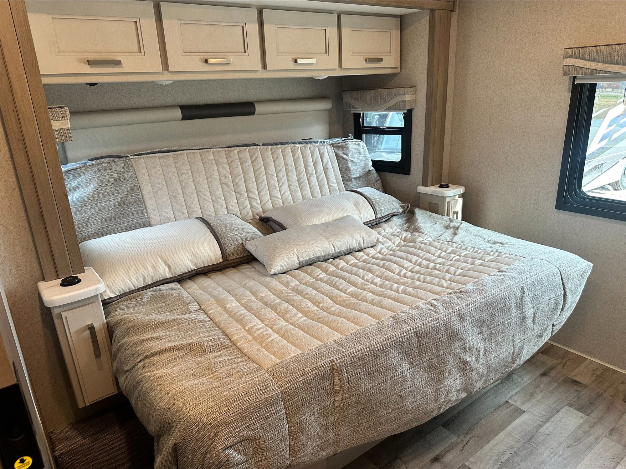 2026 THOR MOTOR COACH PASADENA 34XG - Image 26