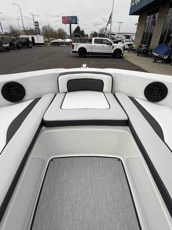 2025 Yamaha Boats AR195 - Image 12