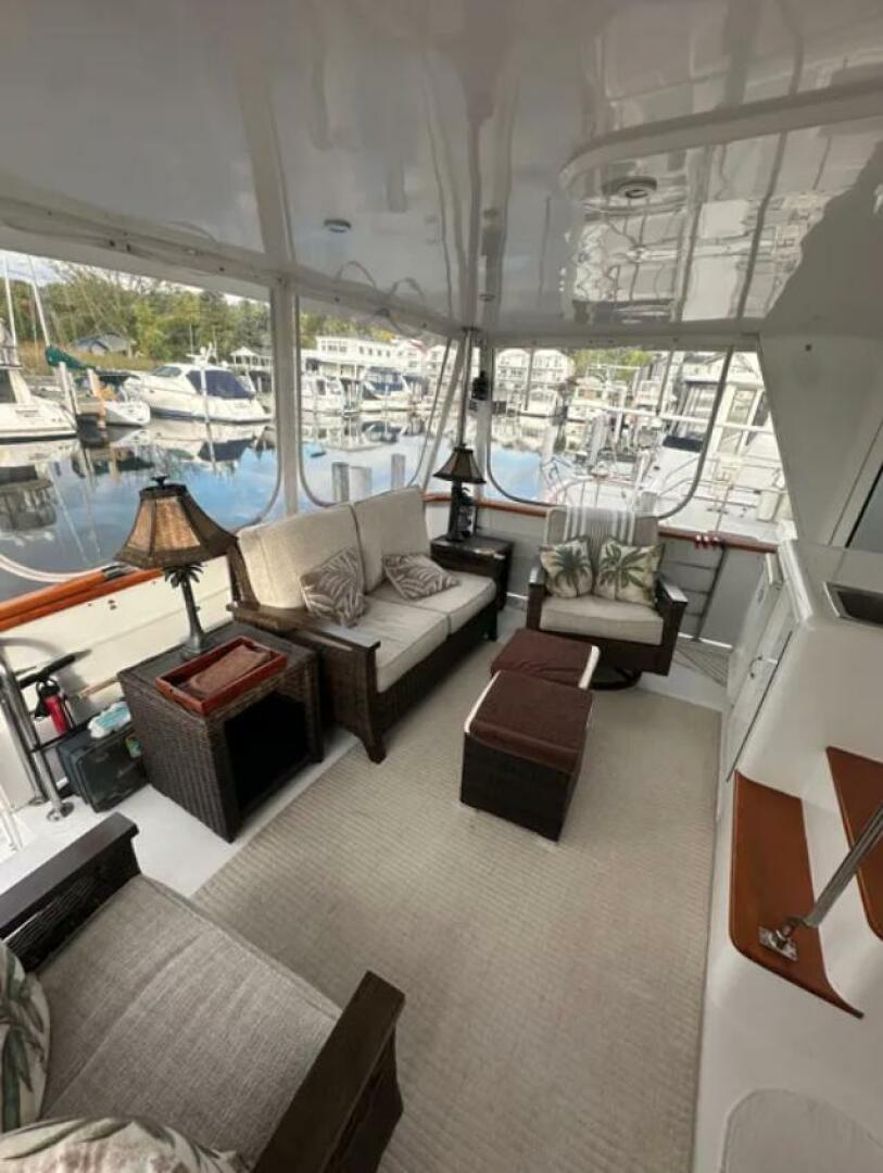 1994 Hatteras 48 Cockpit Motor Yacht - Image 8