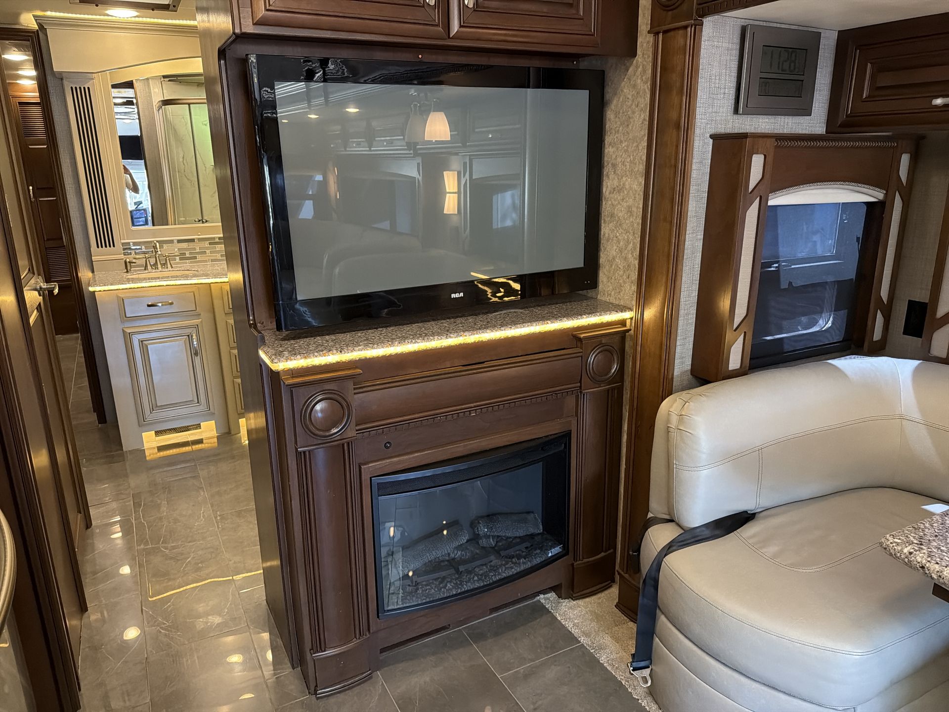 2017 Entegra Coach Anthem 44DLQ - Image 36