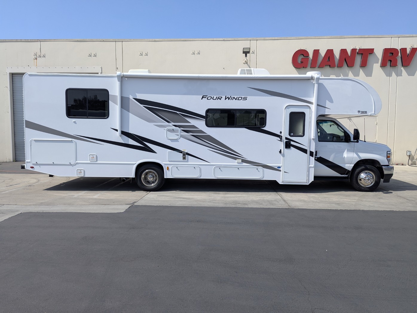 2025 Thor Motor Coach Four Winds 31MV - Image 6