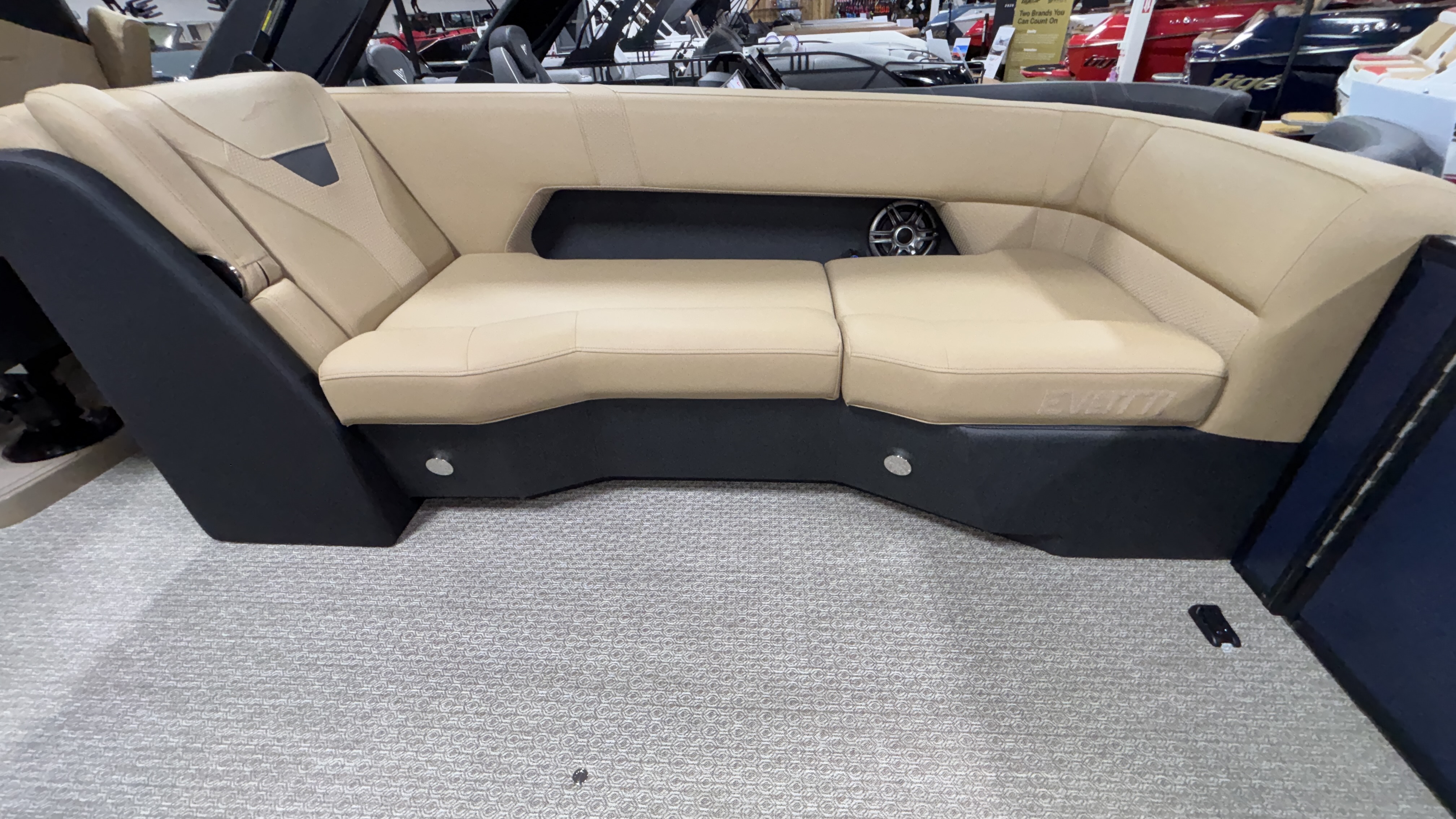 2026 Evotti 525 Quad Lounge - Image 10