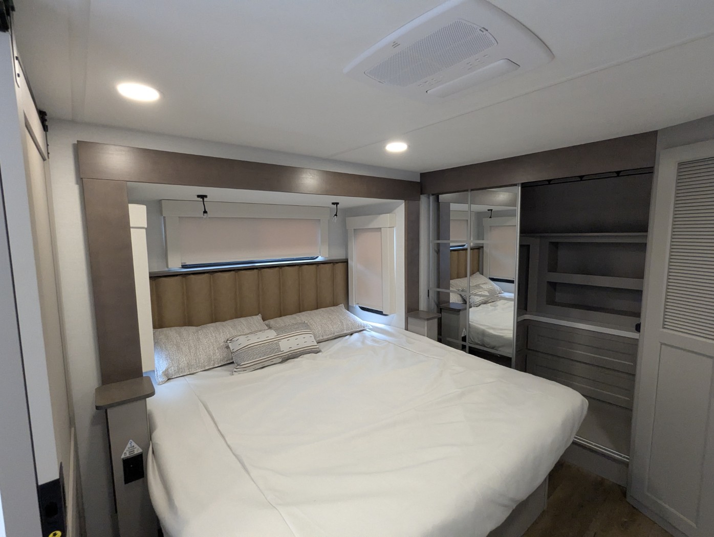 2026 Alliance RV Paradigm 395DS - Image 8
